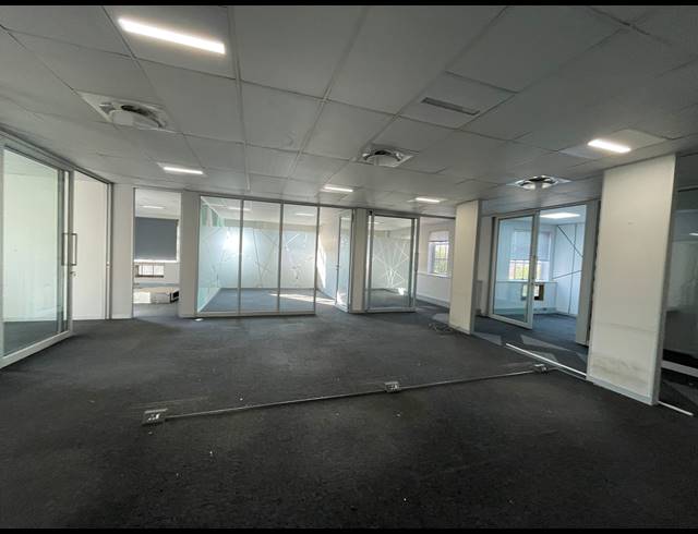 283M² OFFICE TO LET IN BRYANSTON